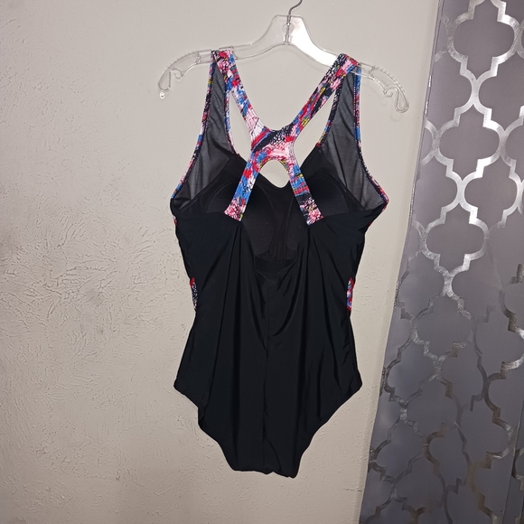 Women's One Piece Sports Swimsuits Athletic Racer Back Color Black Size 3XL - Picture 4 of 9